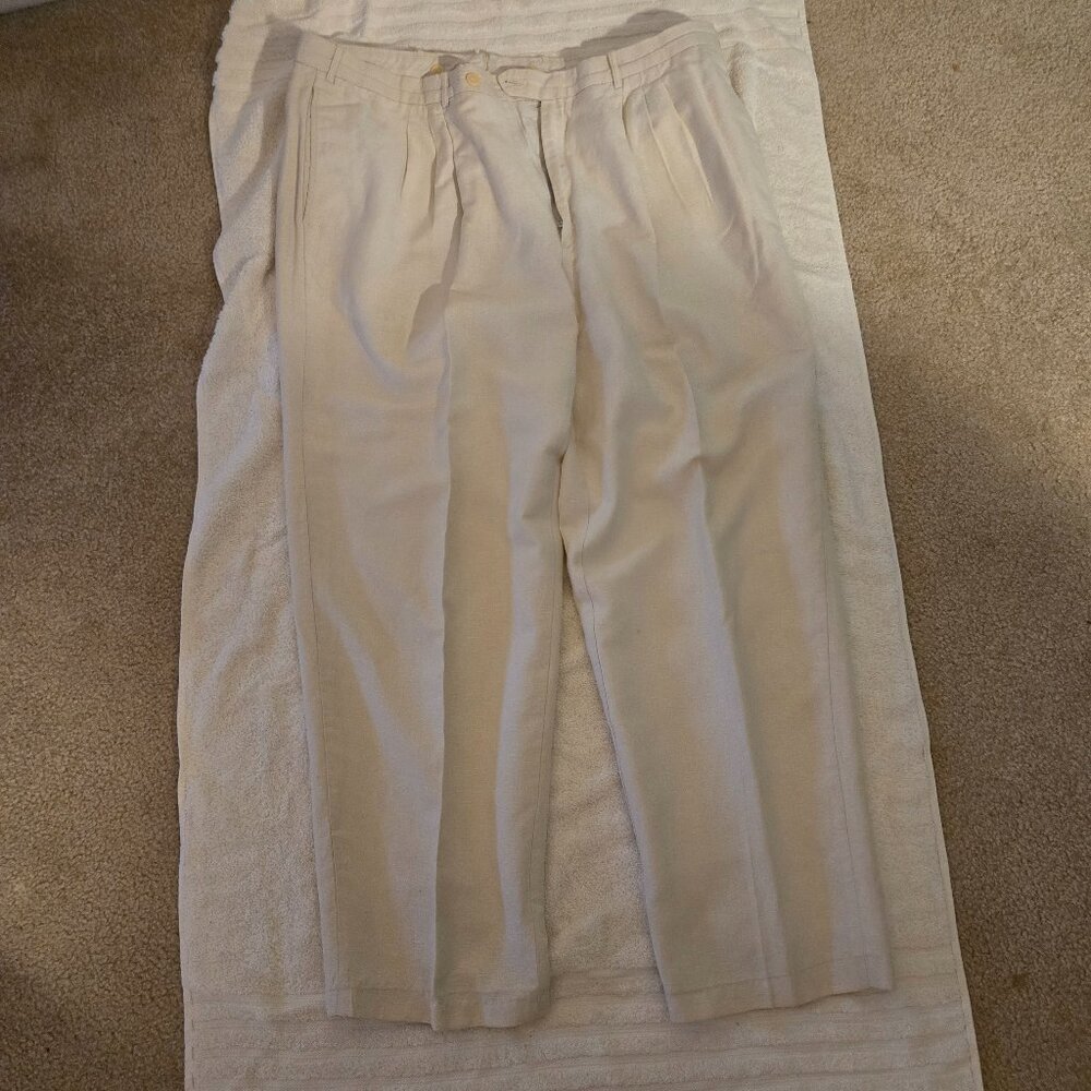 Men’s Size 40 Light Cream Linen-Blend Pleated Dress Pants